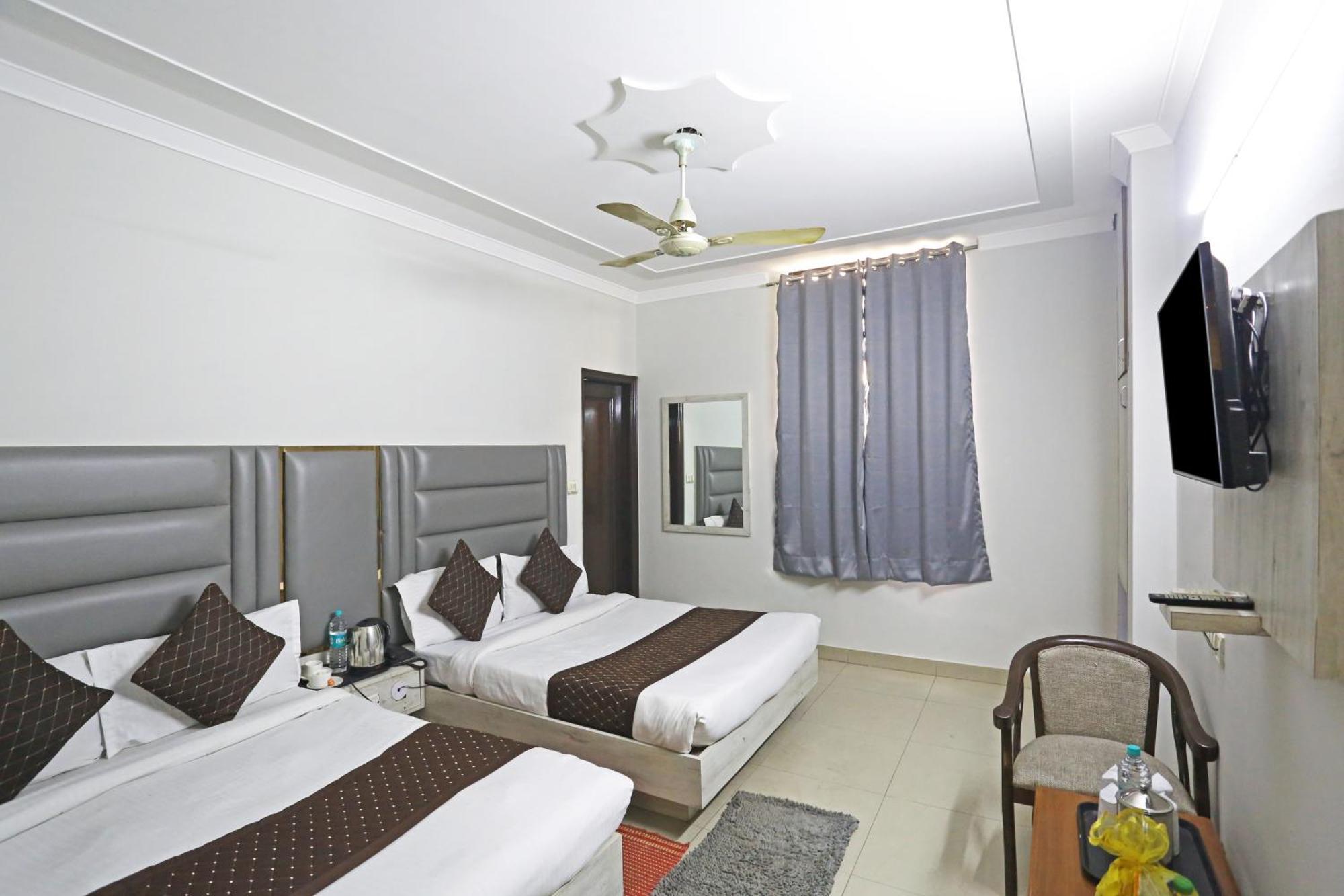 Hotel Ratandeep At Paharganj New Delhi